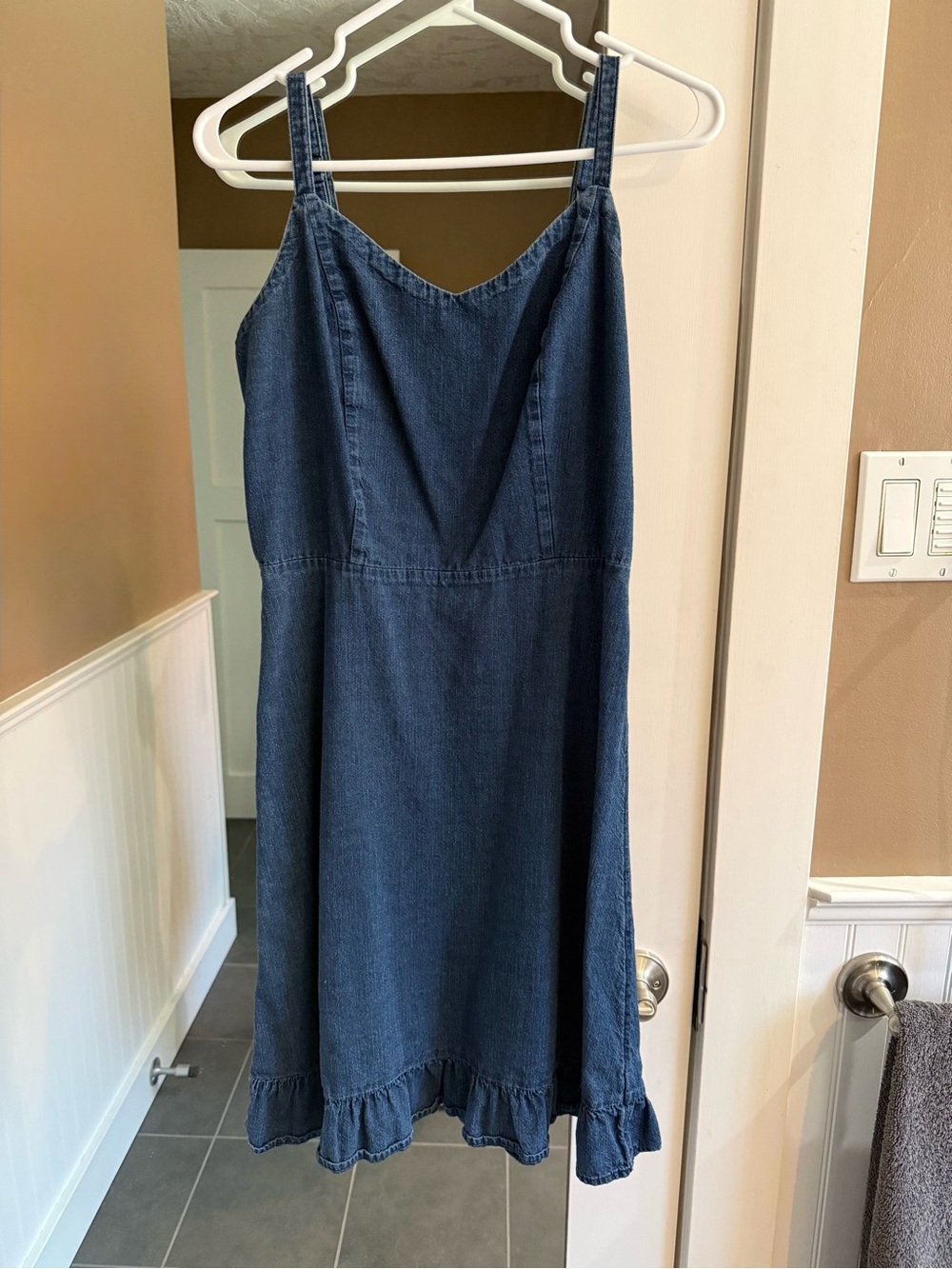 Old Navy Denim Blue Fit & Flare Sundress with Ruffle Hem Size M